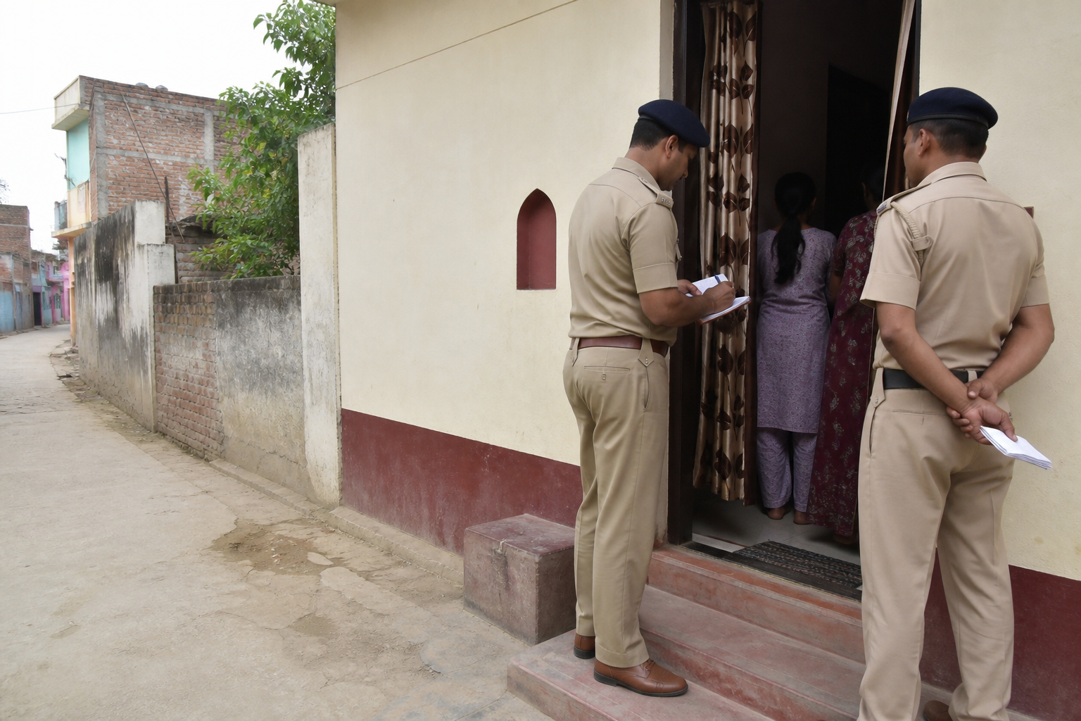 बेतिया में नाबालिग से घर में घुसकर छेड़खानी, आरोपी गिरफ्तार